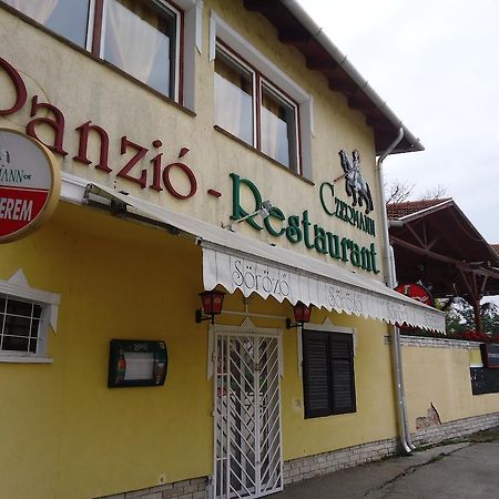 Czermann Panzio Es Etterem Ξενοδοχείο Oroszlány Εξωτερικό φωτογραφία